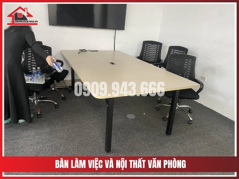 Bàn làm việc và nội thất văn phòng